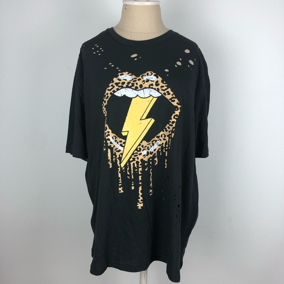 Zutter Tops - Zutter Cheetah Distressed Graphic Tee NWT